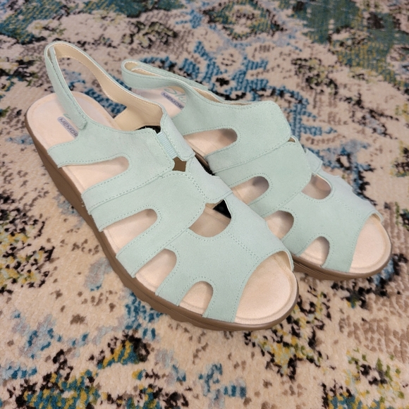 NWOB Skechers Memory‎ Foam Mint Green Platform Strappy Leather Sandals, Size 10 - Picture 1 of 10